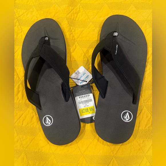 Volcom Black Sandals - Picture 1 of 2